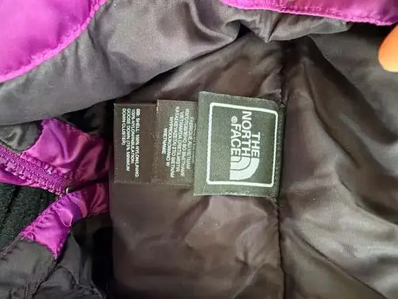 The North Face Women's Metallic Purple 550 Down Quilted Puffer Vest Size Medium - Picture 6 of 8